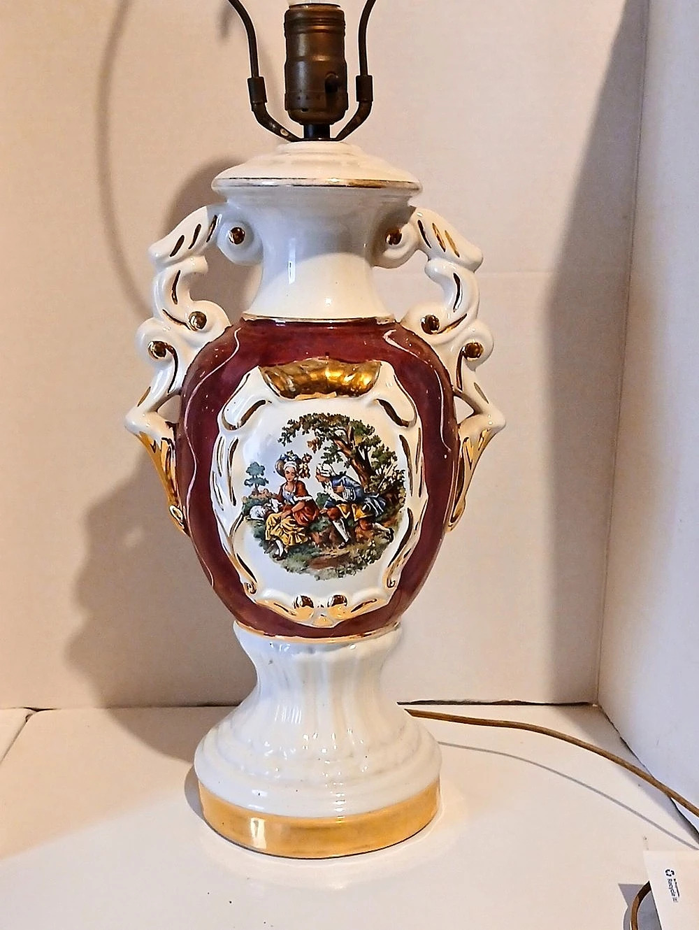 Vtg Mcm Victorian Revival Hollywood Regency Porcelain Urn Table Lamp